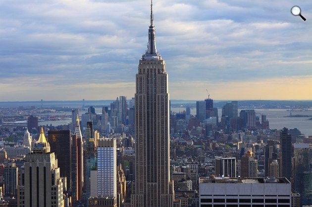 New York korosodó jelképe, az Empire State Building, háttérben a Hudson-folyó (Fotó: Pixabay)
