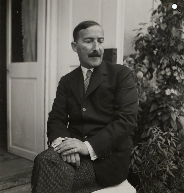 Stefan Zweig (1881-1942) író, költő, műfordító, Bécs, 1930 (Fotó: Trude Fleischmann/Theater Museum Vienna/europesana.eu)