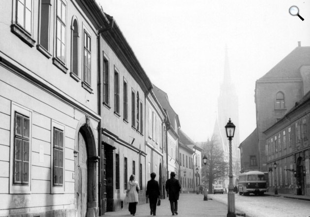 A Budai Várban még ma is égnek hangulatos gázlámpák, 1976 (Fotó: Fortepan/Drimbe József)