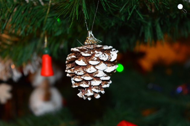 Műfenyő, karácsonyi díszítés (Fotó: Pixabay)