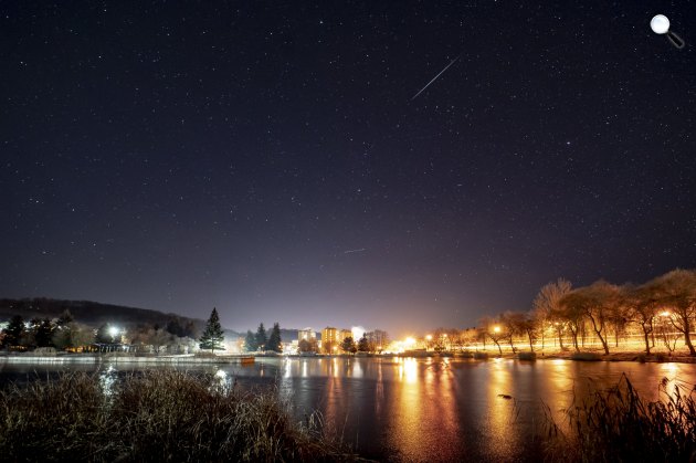 A Geminidák meteorraj Salgótarján felett, 2021. december (Fotó: MTI/Komka Péter)