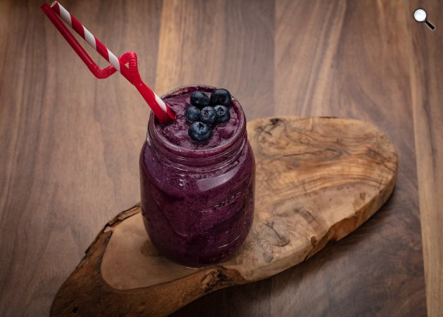 Superfood turmix áfonyás, kókuszos ital (Fotó: One On One)