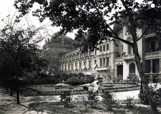 A Szent Lukács fürdő Lukács evangélistáról, az orvosok védőszentjéről kapta nevét, Budapest, 1937 (Fotó: Fortepan/Uj Nemzedék napilap)