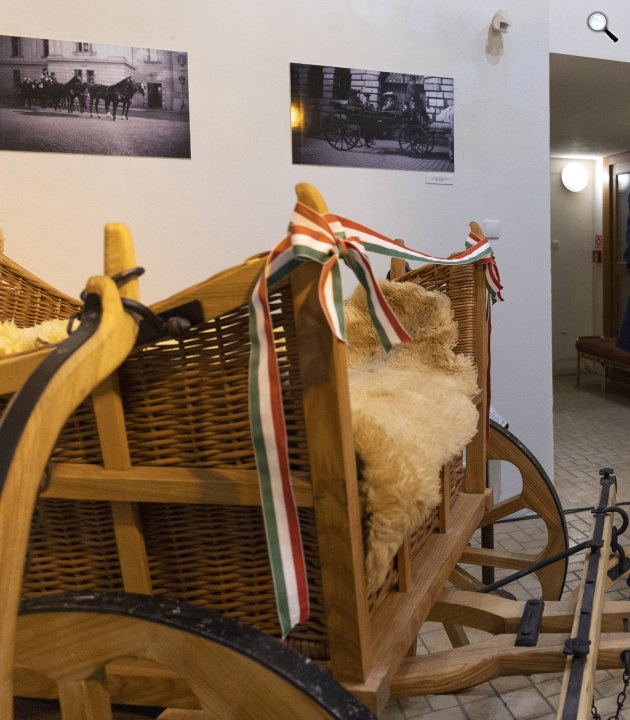 A keszthelyi Helikon Kastély Múzeumban megtekinthető az első magyar kocsi replikája (Fotó: MTI/Varga György)