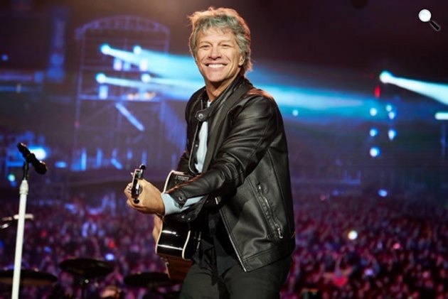 Jon Bon Jovi énekes, gitáros, a Bon Jovi rock együttes alapítója - Bon Jovi 2020 c. album borítóján (Fotó: Bon Jovi/Facebook)