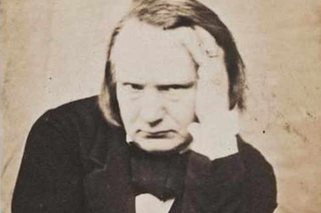 Victor Hugo (1802-1885) romantikus költő, regény- és drámaíró, politikus és akadémikus, 1855 körül (Fotó: Musée dOrsay/europeana.eu)