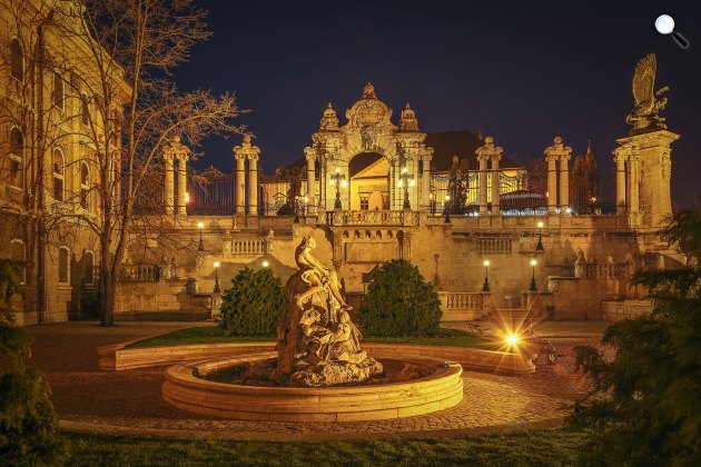 Éjszaka a Budai Vár impozáns kertjében, Budapest (Fotó: Pixabay)