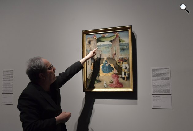 Baán László, a Szépművészeti Múzeum főigazgatója a Menny és pokol között - Hieronymus Bosch rejtélyes világa c. kiállításon, Budapest, 2022 (F