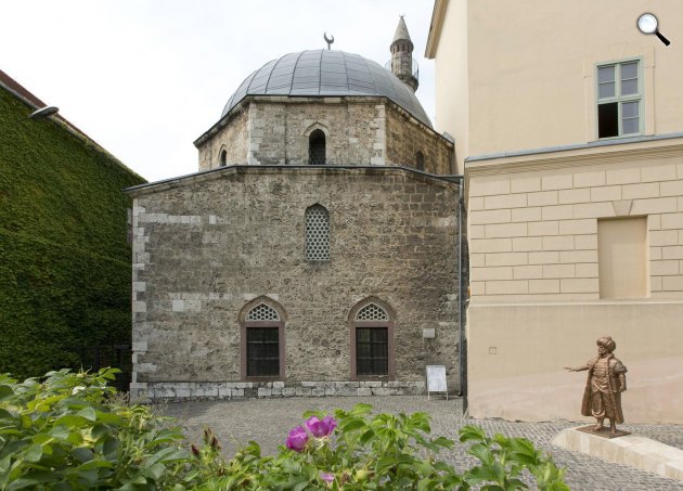 Jakováli Hasszán dzsámija a minarettel, Magyarország egyik legjobb állapotában fennmaradt török építészeti emléke, Pécs (Fotó:  NÖF Nemzeti Örökségvédelmi Fejlesztés)