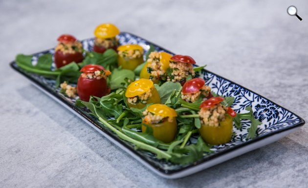 Kápia paprikás kuszkusz saláta koktélparadicsomba töltve - Bernáth József receptje (Fotó: Európai Friss Csapat/NAK)