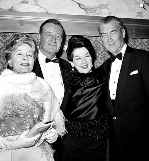 Hogyan nyerték meg a Nyugatot - Irene Dunne, Wayne, Rosalind Russell és James StewartIrene Dunne, Wayne, Rosalind Russell és James Stewart, 1962 (Fotó: Wikimédia)