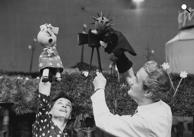Mi újság a Futrinka utcában?, Major Ida Böbe baba és Kaszás László Sün Sámuel bábjával, 1962 (Fotó: Fortepan/Rádió és Televízió Újság)