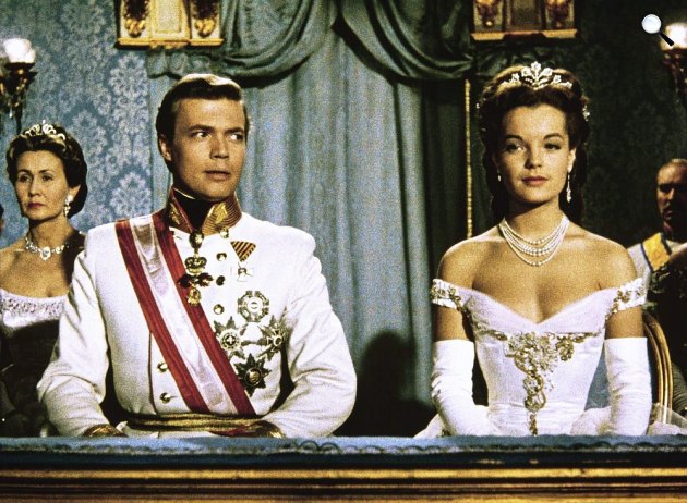 Sissi - A magyarok királynéja - Karlheinz Böhm és Romy Schneider, 1955 (Fotó: listal.com)