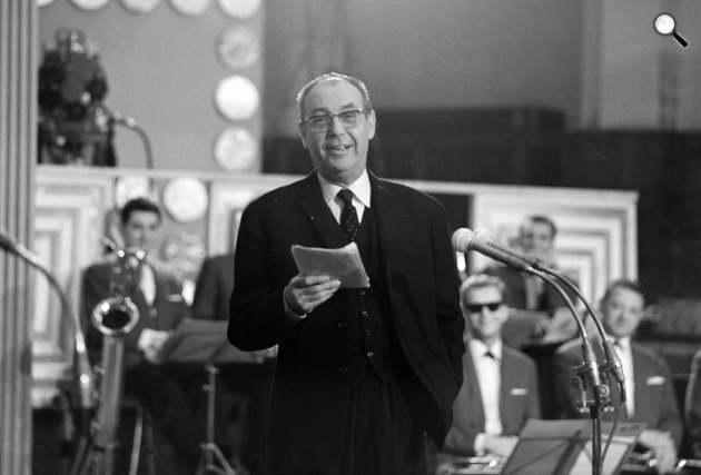 Várkonyi Zoltán (1912-1979) színész, rendező, színház igazgató a Magyar Rádióban, 1966 (Fotó: Fortepan/Szalay Zoltán)
