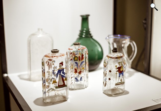 Hommage á Glass – Hódolat az üvegnek c. kiállítás a De La Motte-Beer-palotában, Budapest (Fotó: Várkapitányság)