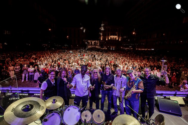 Mandoki Soulmates zenekar koncertje Budapesten - Mike Stern, Leslie Mandoki és Al di Meola, 2021 (Fotó: Mandoki Soulmates)
