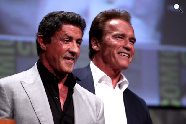 Sylvester Sly Stallone és Arnold Schwarzenegger beszédet a 2012-es San Diego Comic-Con, San Diego (Fotó: Gage Skidmore/Wikimedia)