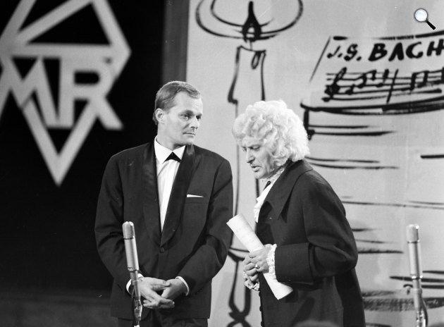 Darvas Iván és Agárdy Gábor színművészek szilveszteri műsorban, 1964 (Fotó: Fortepan/Szalay Zoltán)