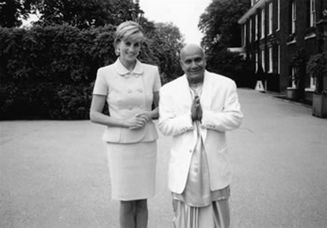 y Diana Spencer walesi hercegné Sri Chinmoy meditációs tanítóval (Fotó: Wikimedia/Sri Chinmoy Centre)