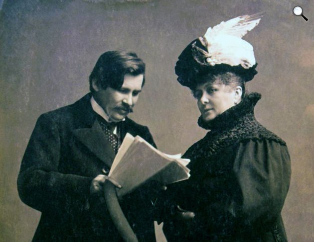 Móricz Zsigmond író, publicista a Sári bíróból olvas fel és Blaha Lujza színésznőnek, 1909 (Fotó: OSZK)