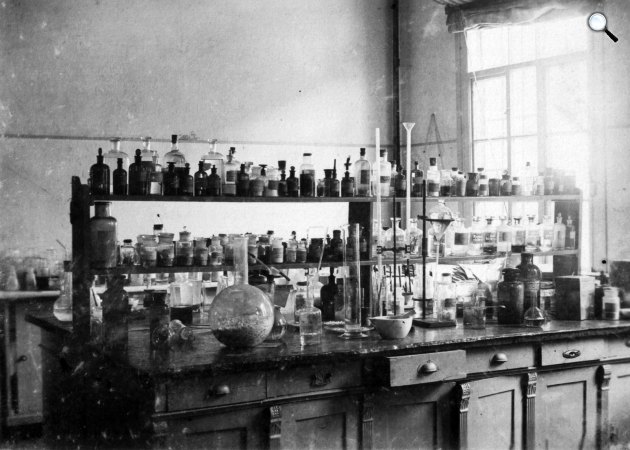Richter Gedeon Vegyészeti Gyár laboratóriuma, 1930 (Fotó: Fortepan/MZSL/Ofner Károly)