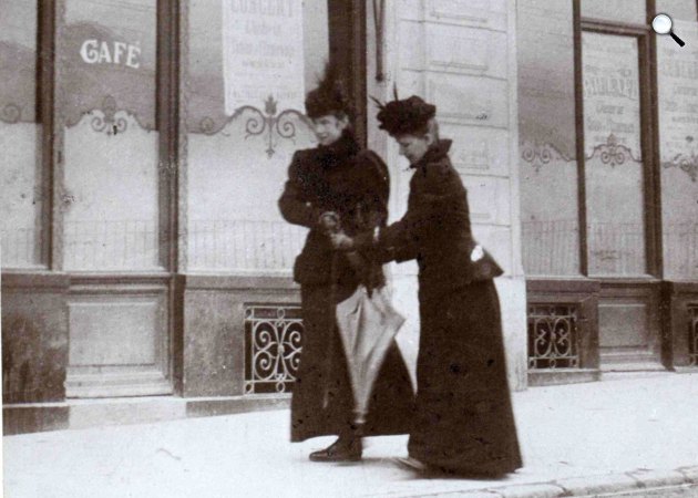 Az utolsó fénykép Erzsébet (1837-1898) osztrák császárnéról, magyar királynéról készült a svájci Territetben, udvarhölgyével, gróf Sztáray Irmával, 1898 (Fotó: Wikimedi)