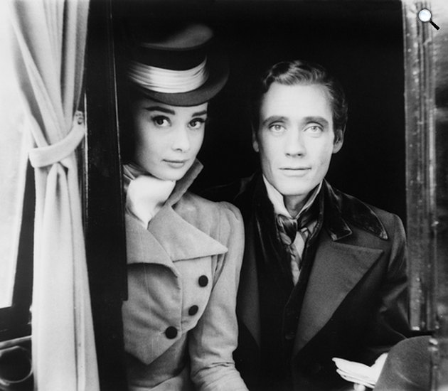 Háború és béka forgatásán - Audrey Hepburn és Mel Ferrer színészek, 1955 (Fotó: ©Milton H. Greene/LOOK Magazine/Wikimedia)