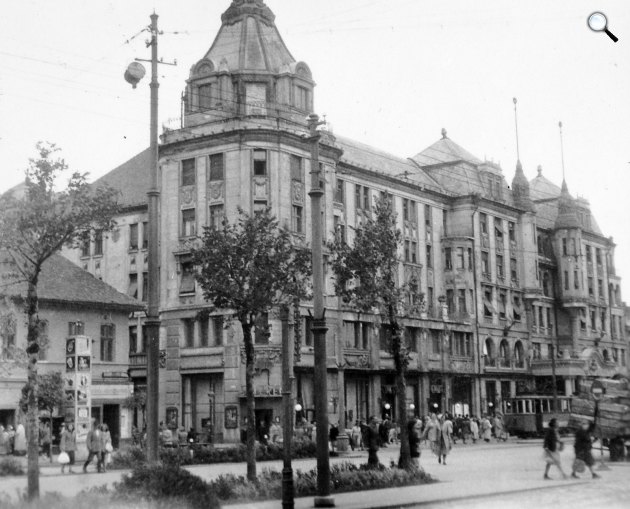 Hajós Alfréd tervezte Aranybika Szálloda Debrecenben, 1954 (Fotó: Fortepan/Gyöngyi)
