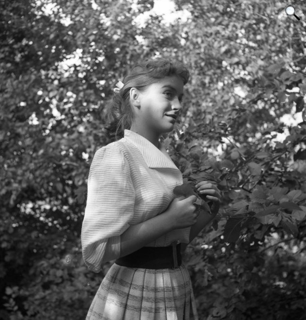 A tettes ismeretlen - Moór Marianna színművésznő, 1957 (Fotó: Fortepan/Kotnyek Antal)