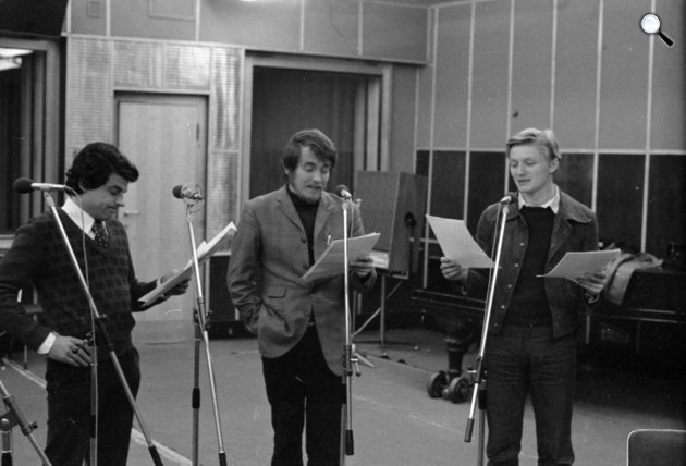Sztankay István, Kozák András és Hegedűs D. Géza színművészek a Magyar Rádióban, 1977 (Fotó: Fortepan/Szalay Zoltán)