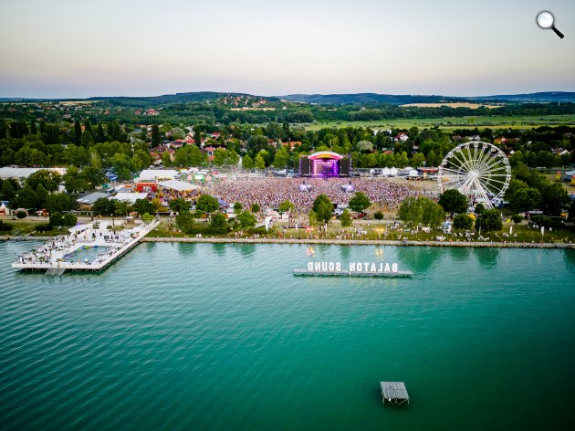 A Balaton Sound Európa egyik legnagyobb szabadtéri elektronikus zenei fesztiválja, Zamárdi (Fotó: Balaton Sound)