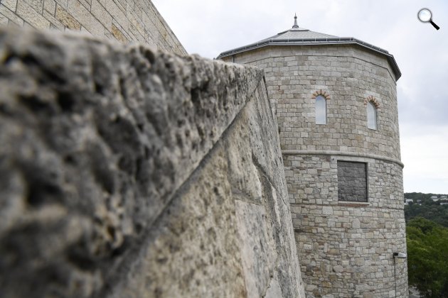 A Budavári Palotanegyed újjászületésének részeként megújult Karakas pasa tornya, 2023 (Fotó: MTI/Kovács Tamás)