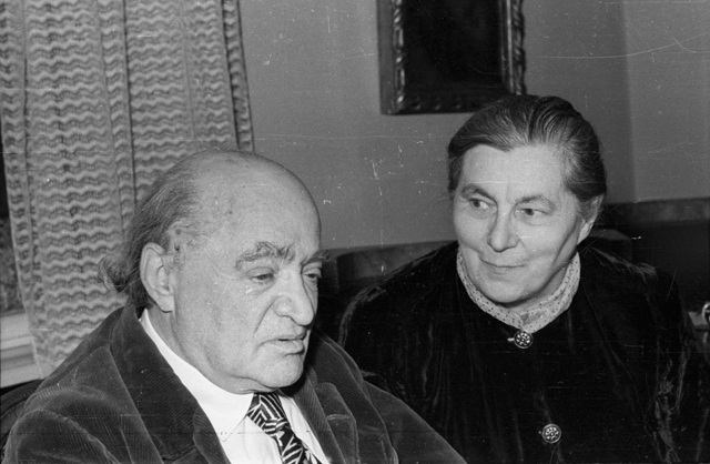 Füst Milán (1888-1967) író, költő és felesége, Helfer Erzsébet (1897–1987) otthonukban, 1963 (Fotó: Fortepan/Hunyady József)