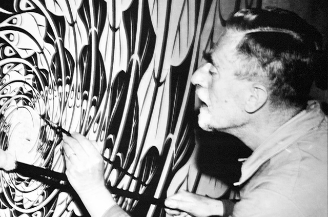 Maurits Cornelelius Escher (1898-1972) holland művész a műtermében dolgozik (Fotó: Pedro Ribeiro Simões)