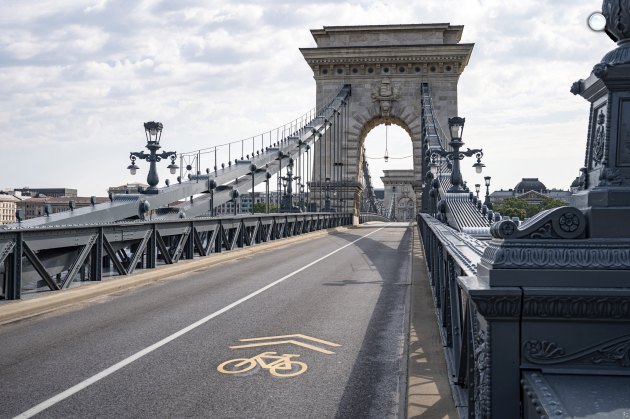 Budapest jelképe a felújított Lánchíd, 2023 (Fotó: MTI/Szigetváry Zsolt)