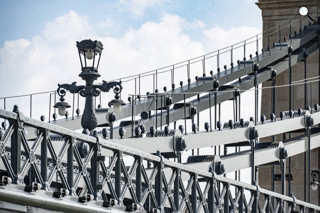 Budapest jelképe a felújított Lánchíd, 2023 (Fotó: MTI/Szigetváry Zsolt)