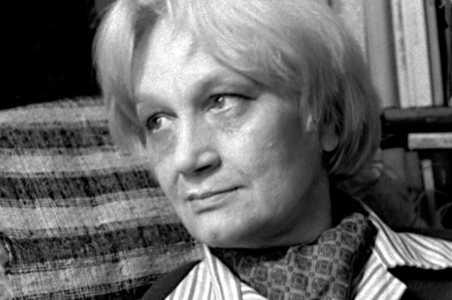 Nemes Nagy Ágnes (1922-1992), költő, író otthonában, részlet (Fotó: Gisser Gyula/PIM)