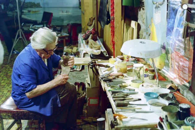 Cipész, maszek munkás, 1982 (Fotó: Fortepan/Kanyó Béla)