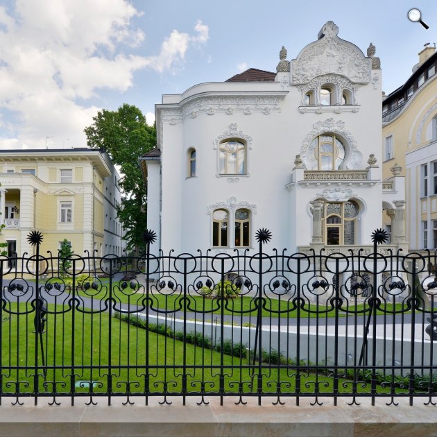 A villaépületen a szecesszió magyaros irányvonala keveredik a korszak uralkodó nemzetközi stílusjegyeivel, Budapest (Fotó: ResoArt Villa/Facebook)