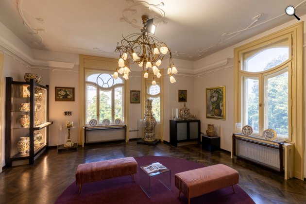 Zsolnay-kerámiák a szecessziós ResoArt Villában a Városligetben, Budapest, 2023 (Fotó: ResoArt Villa/Facebook)