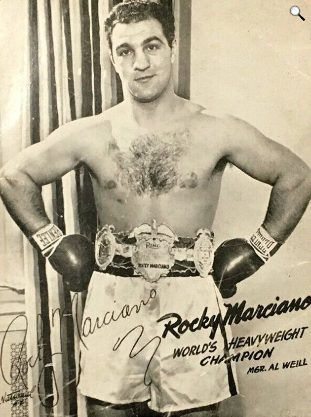 Rocky Marciano (1923-1946) nehézsúlyú boksz világbajnok, a profi boksz egyik legnagyobb alakja, 1953, képeslap (Fotó: Wikimedia)