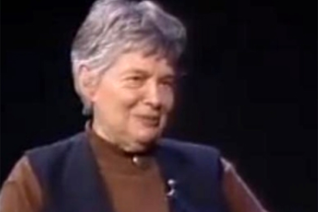 Polcz Alaine (1922-2007) író, pszichológus, interjú közben 2003-ban, (Fotó: MTV)