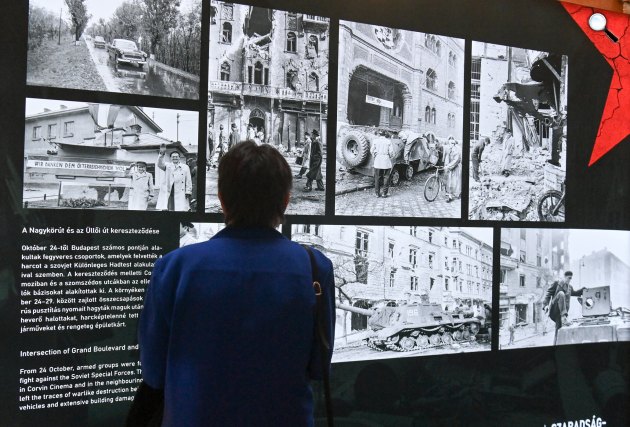 John Sadovy fényképei az 1956-os magyar forradalom napjaiból c. kiállítás a Magyar Nemzeti Múzeumban, 2023 (Fotó: MTI/Bruzák Noémi)