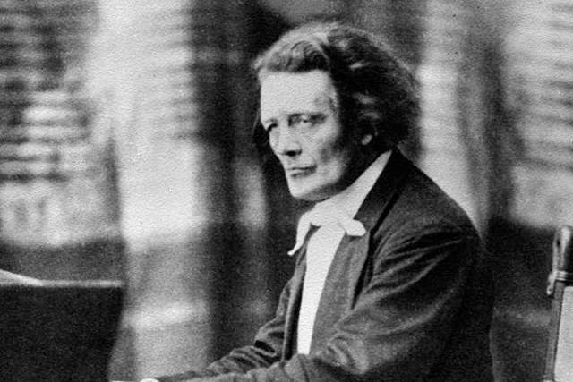 Anton Grigorjevics Rubinstejn (1829-1894) zeneszerző, karmester és tanár a zongoránál (Fotó: Wikimedia)