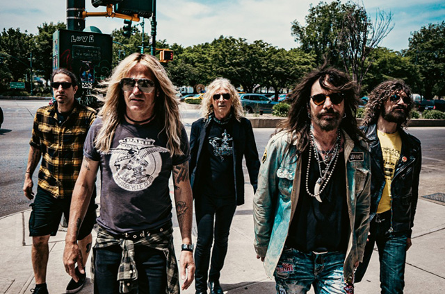 The Dead Daisies rockegyüttes (Fotó: David Pear)