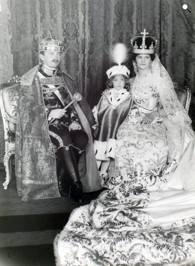 IV. Károly (1887-1922), az utolsó magyar király és Zita királyné (1892-1989) koronázása, 1916 (Fotó: Habsburg Ottó Alapítvány)