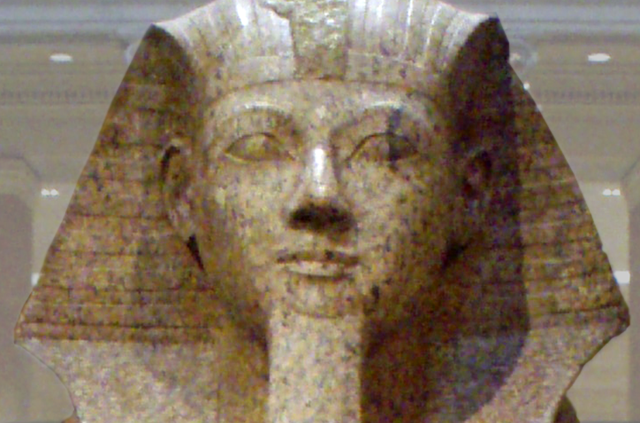 Hatsepszut (c. i. e. 1507- i. e. 1458) egyiptomi királynőt (fáraó) gyakran oroszlán alakban ábrázolták szfinxként, i.e. 1479-1458 (Fotó: Keith Schengili-Roberts/Metropolitan Museum)/Wikimedia)