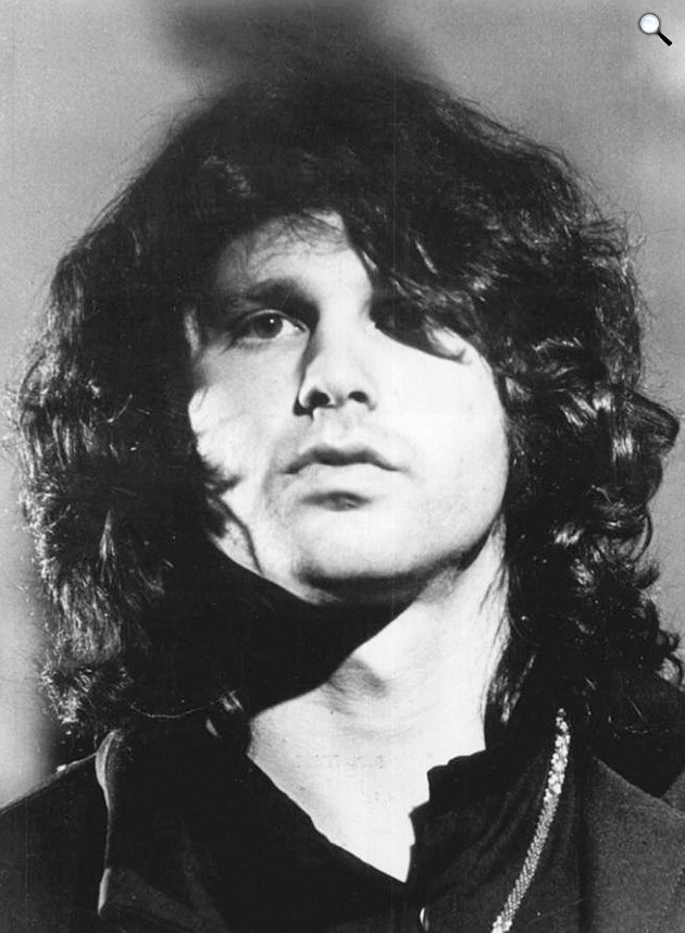 Jim Morrison (1943-1971) énekes, dalszövegíró, 1969 és költő (Fotó: Elektra Records/Wikimedia)