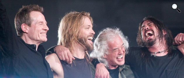 Foo Fighters koncertje - John Paul Jonesszal és Jimmy Page-dzsel a Led Zeppelinből, Taylor Hawkinsszal és Dave Grohllal, 2008 (Fotó: Stuart Jones/Flickr)