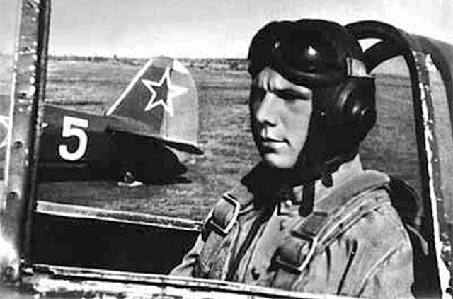 Jurij Gagarin (1934-1968) a Szaratov klubjának tagja,1954 (Fotó: encyclopedia.mil.ru/Wikimedia)